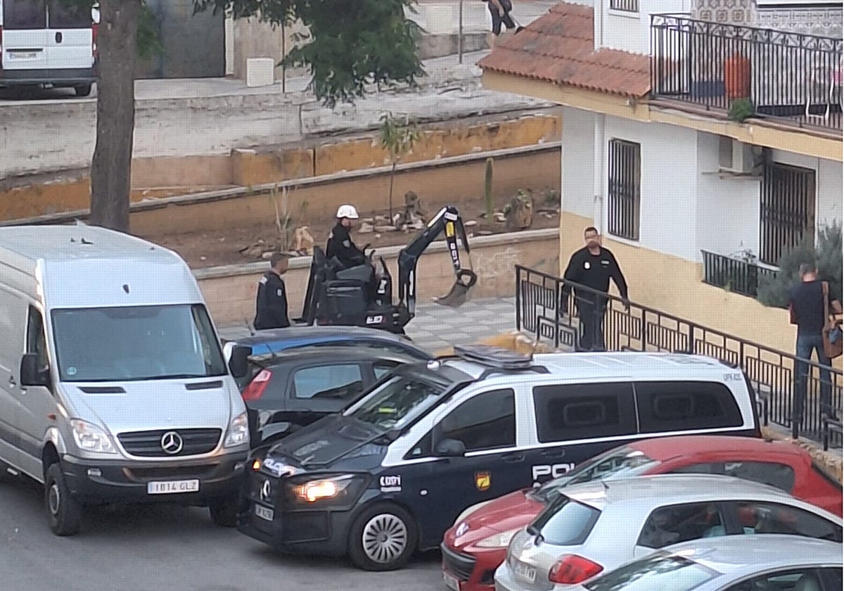 Redada policial en la casa donde vivía Alejandro Navarro, desaparecido hace más de dos años en Ronda