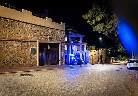 La mujer estrangulada por su pareja en su casa de Pinares de San Antón, en muerte encefálica