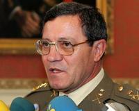 Bono cita al teniente general Mena tras la petición de cese por parte del JEMAD