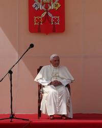 Benedicto XVI pide en Varsovia humildad para no negar los pecados del pasado