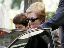 La ex presidenta argentina María Estela de Perón a la salida de la Audiencia Nacional en ferebro pasado tras una vista para estudiar su extradición a Argentina. /EFE