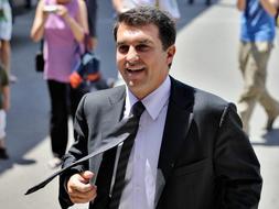 El presidente del F.C. Barcelona, Joan Laporta, sonriente a su llegada a las instalaciones del club donde se ha celebrado la reunión de la Junta Directiva del club./ AP