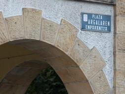 El nombre del etarra José Miguel Beñaran, alias "Argala", situado en una placa de una plaza del municipio de Arrigorriaga.