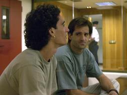 Jon Igor Solana (i) y Harriet Iragi (d), miembros del 'comando Andalucía' de ETA durante el juicio, en 2002, por el asesinato del coronel médico Antonio Muñoz Cariñanos. /Archivo