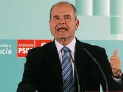 En la imagen, el secretario general del PSOE de Andalucía y presidente de la Junta, Manuel Chaves./ Efe
