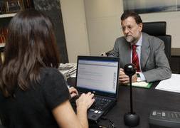 Mariano Rajoy en el encuentro con los lectores. / Ernesto Agudo
