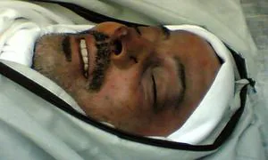 Cadáver Mahmud al-Mabhuh, dirigente de Hamas, que fue presuntamente asesinado por miembros del Mosad./ Archivo