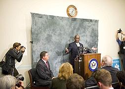 Cain acusa a Perry de urdir un escándalo sexual en su contra