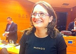 Mónica Oltra, con otra de sus camisetas. / P. Campos