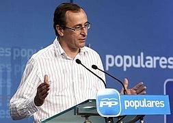 El portavoz del PP en el Congreso, Alfonso Alonso, durante una rueda de prensa. / Efe | Europa Press
