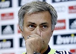 Mourinho, durante la rueda de prensa./Juanjo Martín (Efe)