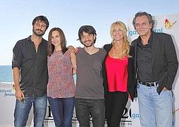 Hugo Silva, Aura Garrido, el director Oriol Paulo, Belén Rueda y José Coronado durante el photocall de 'El Cuerpo'. / Efe
