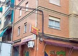 Edificio de la calle del Maestro Fernando Martín donde ocurrieron los hechos. / Foto: Damián Torres | Vídeo: Europa Press