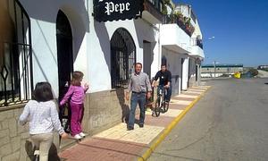 Los ciclistas podrán circular por aceras de anchura superior a tres metros