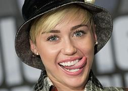 Miley Cyrus sacando la lengua. / Archivo