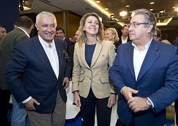 María Dolores de Cospedal, junto a Javier Arenas y Juan Ignacio Zoido. / Foto: Rafa Alcaide (Efe) | Vídeo: Europa Press