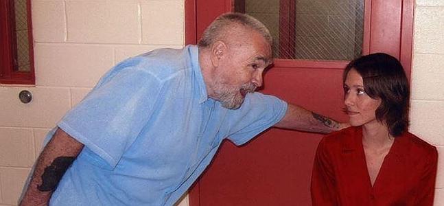 Charles Manson bromea con su joven prometida. / Twitter