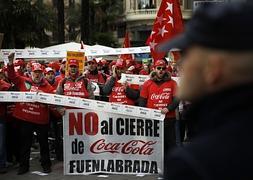 Trabajadores de Coca Cola Fuenlabrada se manifiestan ante el Parlamento./ Archivo