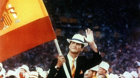 Don Felipe de Borbón pasea la bandera española como abanderado en Barcelona'92.