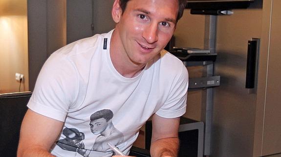 Messi firma su contrato de renovación con el Barça.  