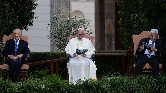 Simón Peres, el Papa Francisco y Mahmud Abás. 