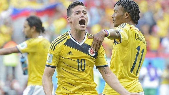 James Rodríguez celebra un gol. 