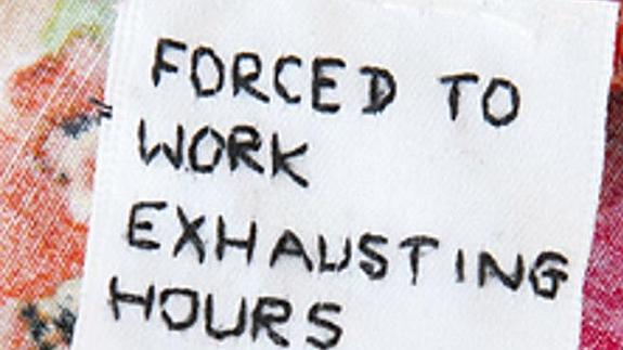 Una de las etiquetas con mensaje de denuncia