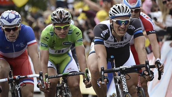 Kittel disputa los metros finales de la cuarta etapa. 