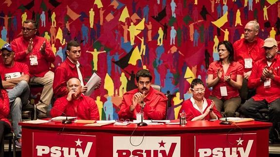 Nicolás Maduro (c), al comienzo del III congreso del PSUV.