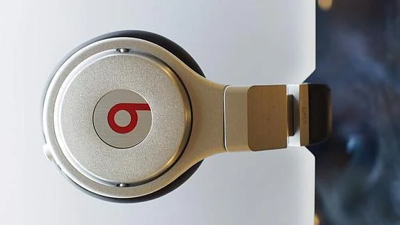 Una imagen de unos auriculares de Beats.