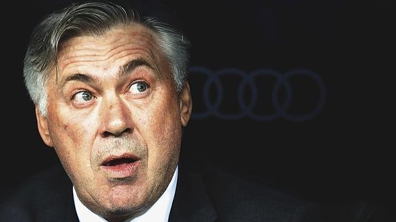 Ancelotti, en el banquillo. 