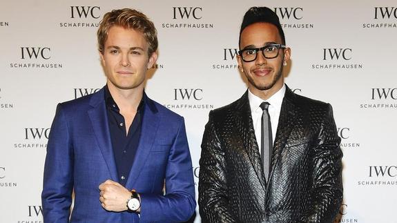 Nico Rosberg y Lewis Hamilton durante la gala en Ginebra. 