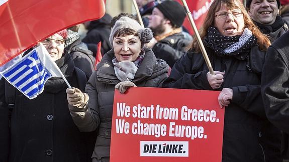 Protesta en apoyo de Grecia frente al Ministerio de Finanzas alemán. 