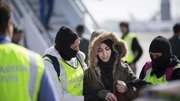 Momento de la detención de Samira Yerou