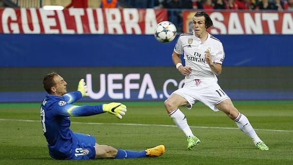 Oblak para un disparo de Bale (d). 