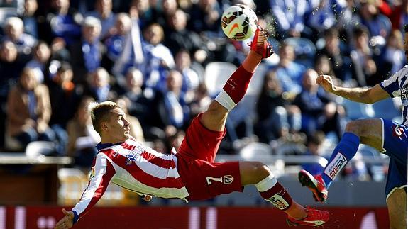 Griezmann remata de chilena. 