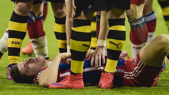 Robert Lewandowski sufrió un golpe ante el Borussia Dortmund. 