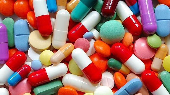 Los autores denuncian que hay medicamentos para todo tipo de dolencias.