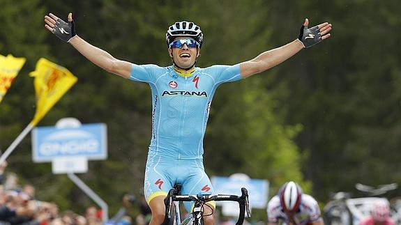 Mikel Landa celebra su victoria. 