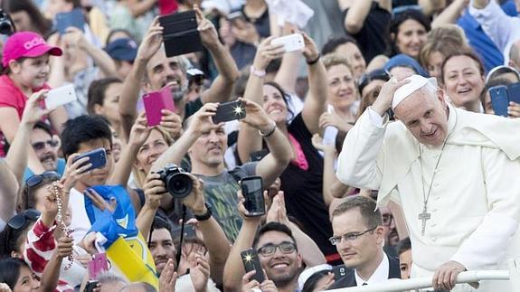 El Vaticano suspende la acreditación de un periodista tras la filtración de una encíclica