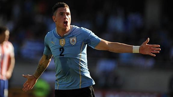 José María Giménez celebra su gol a Paraguay. 