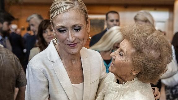 Cristina Cifuentes, con su madre.