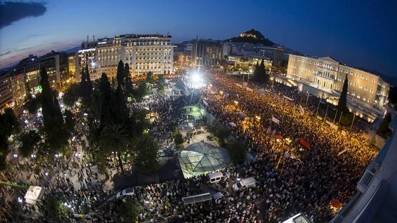 Atenas dice 'no' y apoya el referéndum