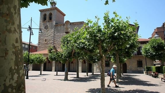 Plaza de la Iglesia de Burlada.