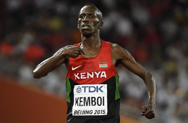 Kemboi celebra su título mundial en Pekín. 