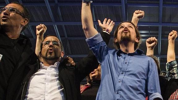 Sergio Pascual y Pablo Iglesias. 