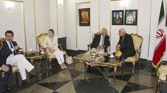 Los ministros Soria, Pastor y Margallo, a su llegada a Teherán. 