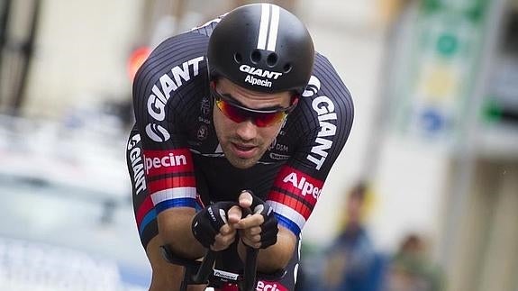 Dumoulin durante la contrarreloj. AFP