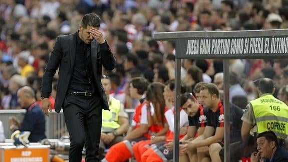 Cholo Simeone, en un lance del partido ante el Barça. 