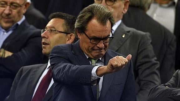 Artur Mas, anoche viendo al Barça. 